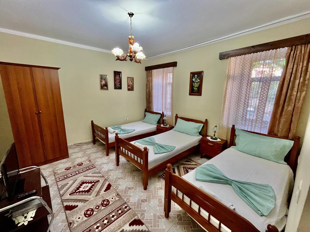 Guest House Adi Doga Berat Exterior photo