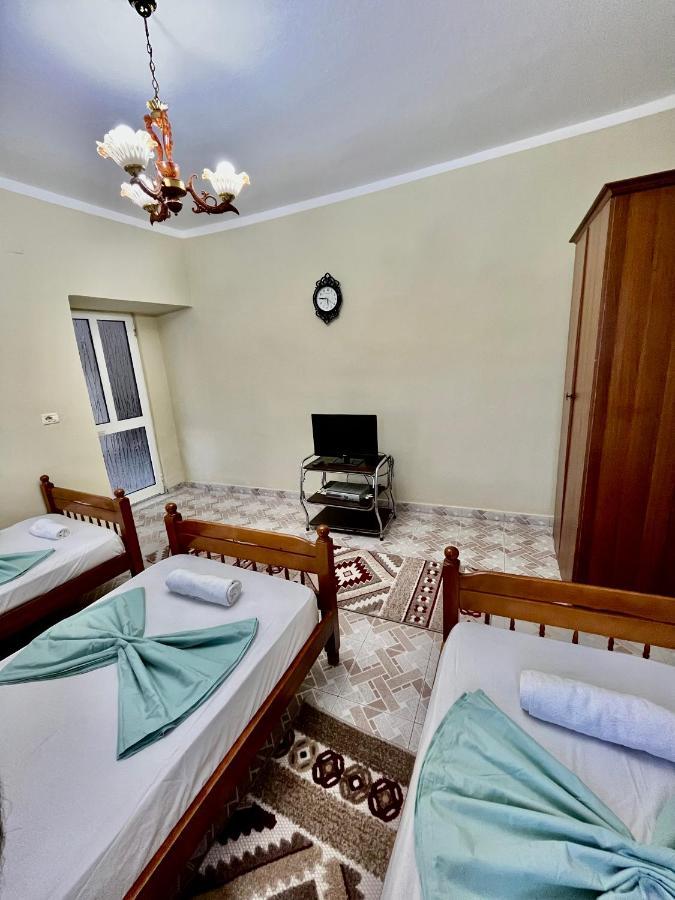 Guest House Adi Doga Berat Exterior photo