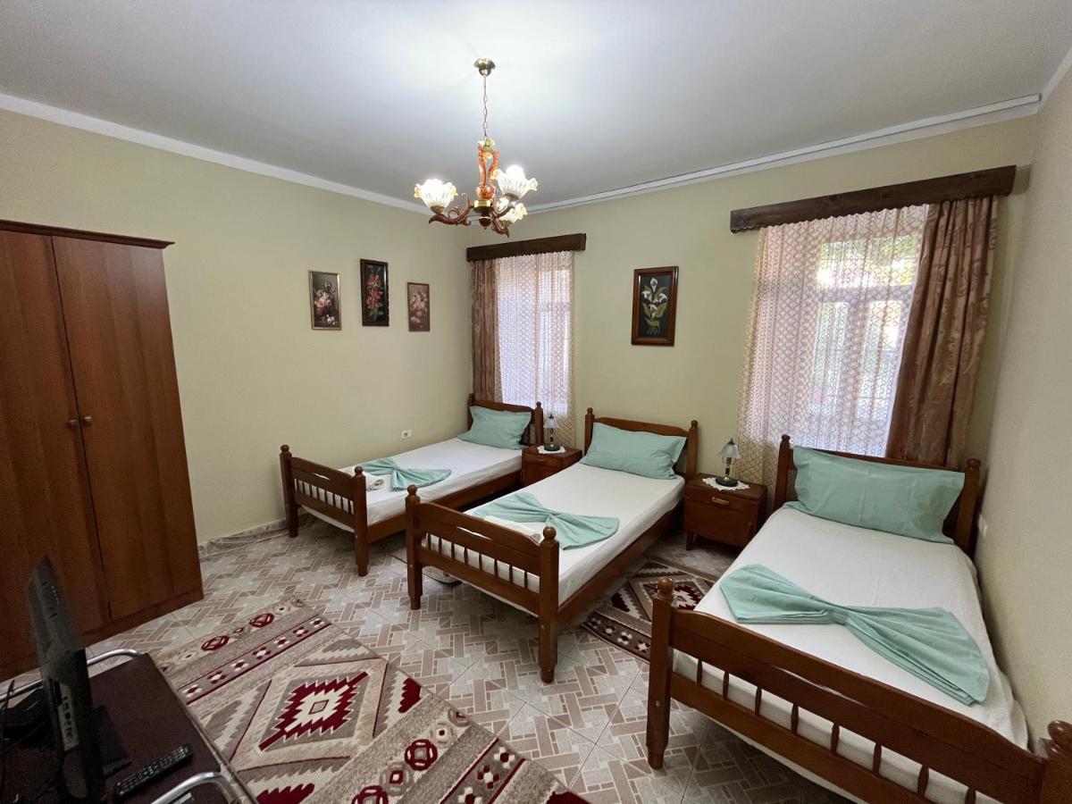 Guest House Adi Doga Berat Exterior photo