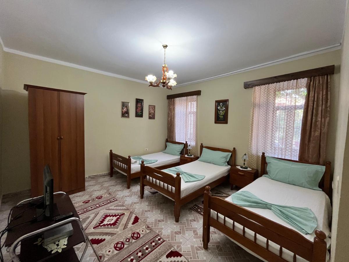Guest House Adi Doga Berat Exterior photo