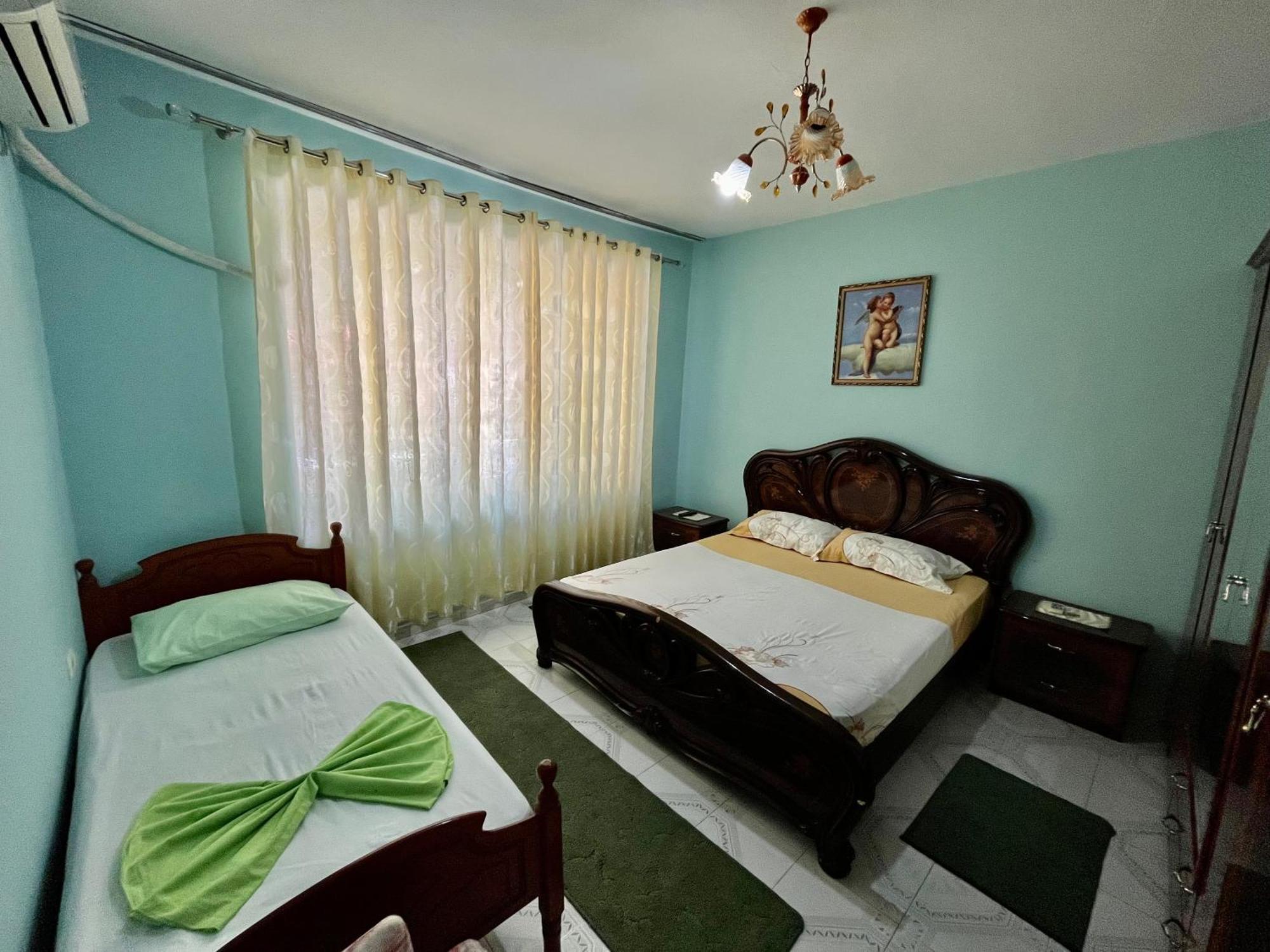 Guest House Adi Doga Berat Exterior photo