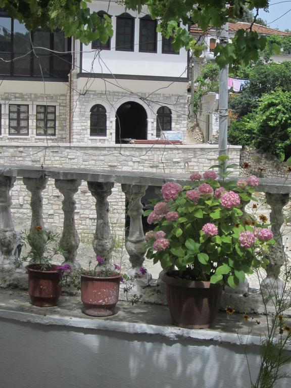 Guest House Adi Doga Berat Exterior photo