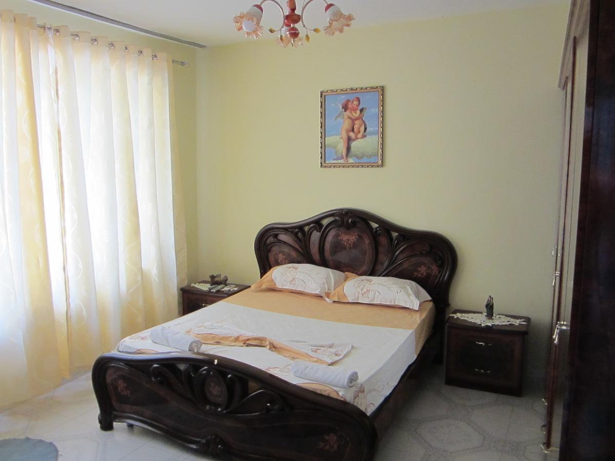 Guest House Adi Doga Berat Exterior photo