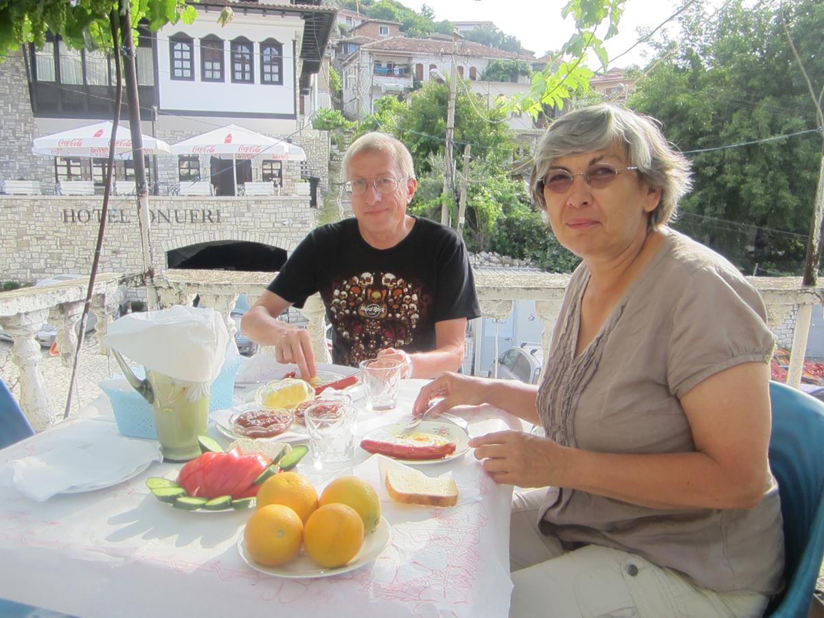 Guest House Adi Doga Berat Exterior photo