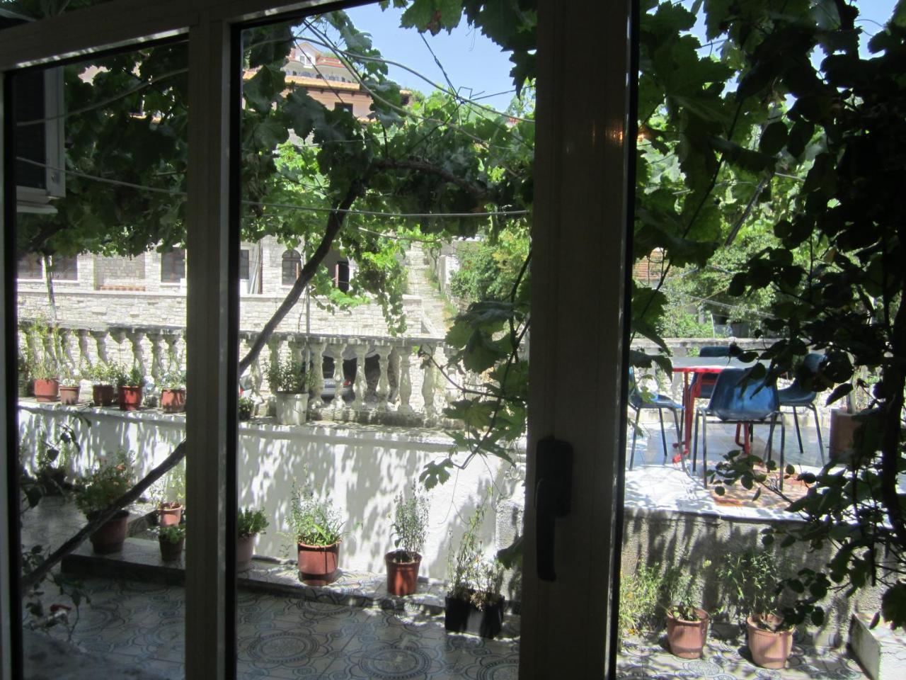 Guest House Adi Doga Berat Exterior photo